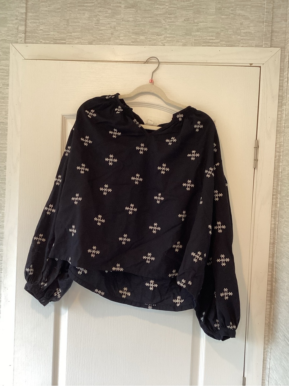 a.n.a Black Blouse with White Embroidery 2XL EUC